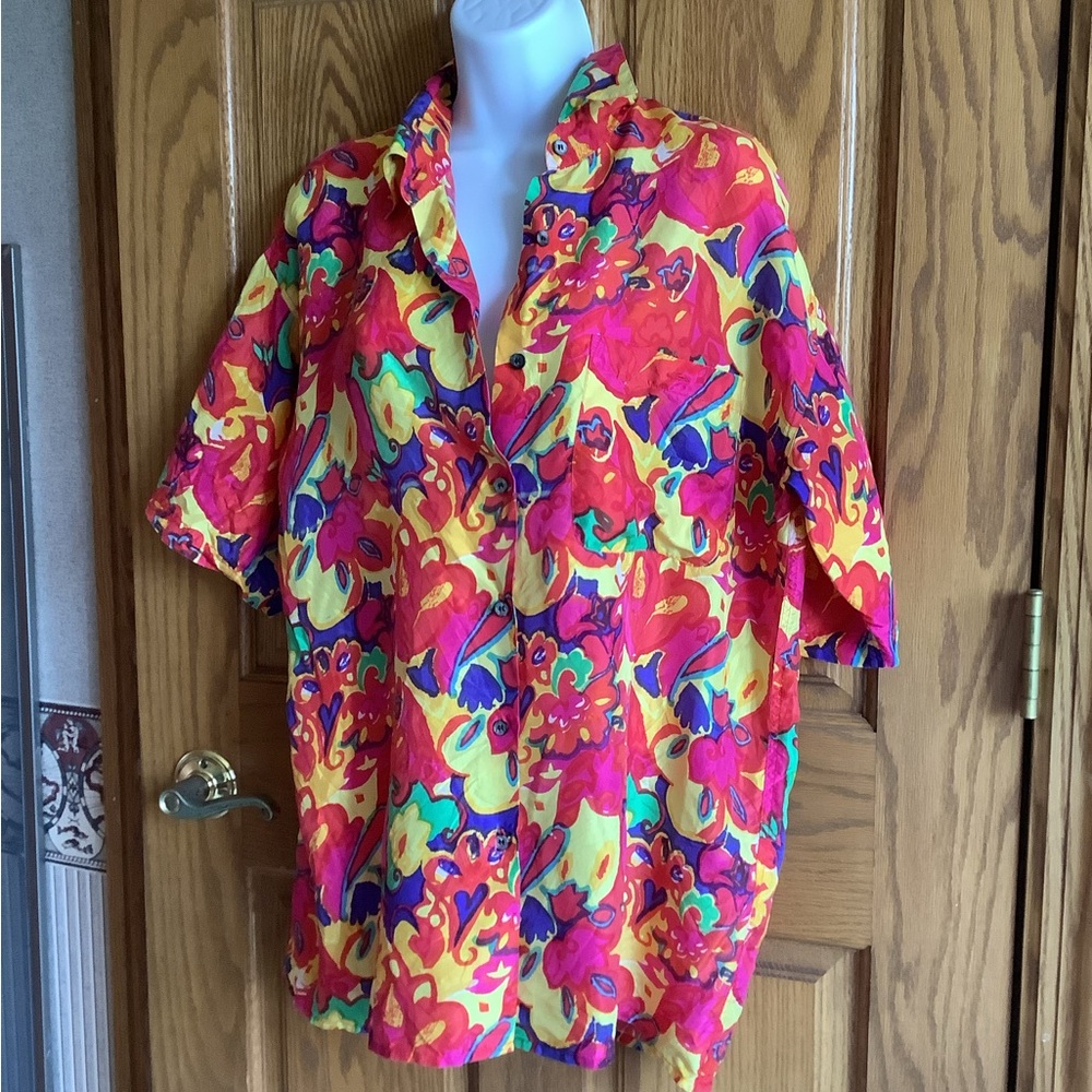 100% silk vintage short sleeved blouse  M
